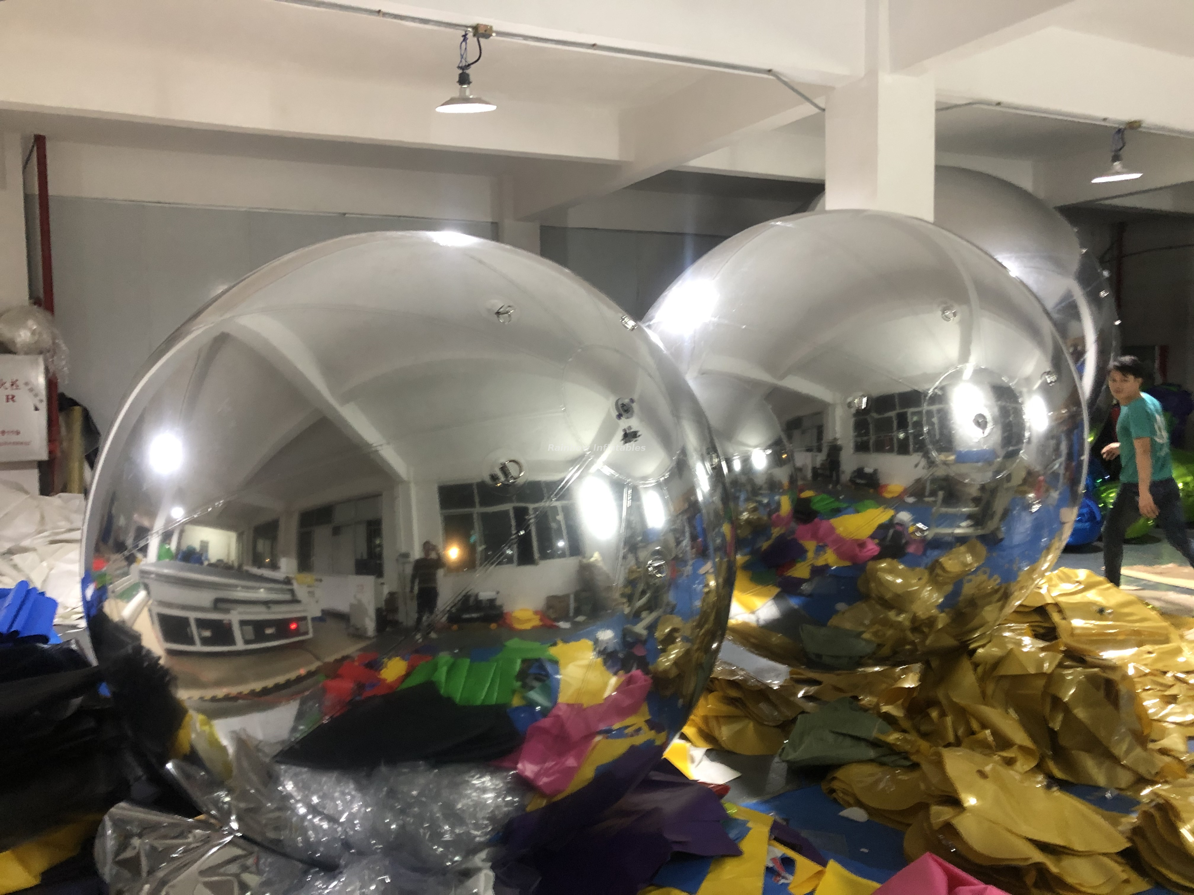 Stock Giant PVC Dazzling Floating Inflatable Colorful Mirror Ball Decorative Inflatable Iridescent Mirror Balls